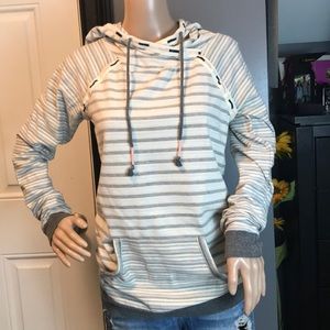 Maurice’s hoodie size small with pockets; comfy